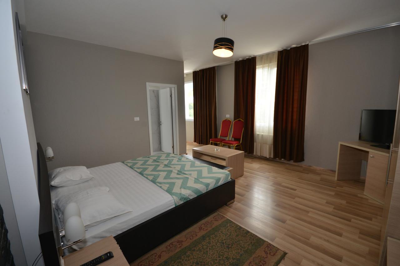 Hotel Veri Peshkopi Esterno foto